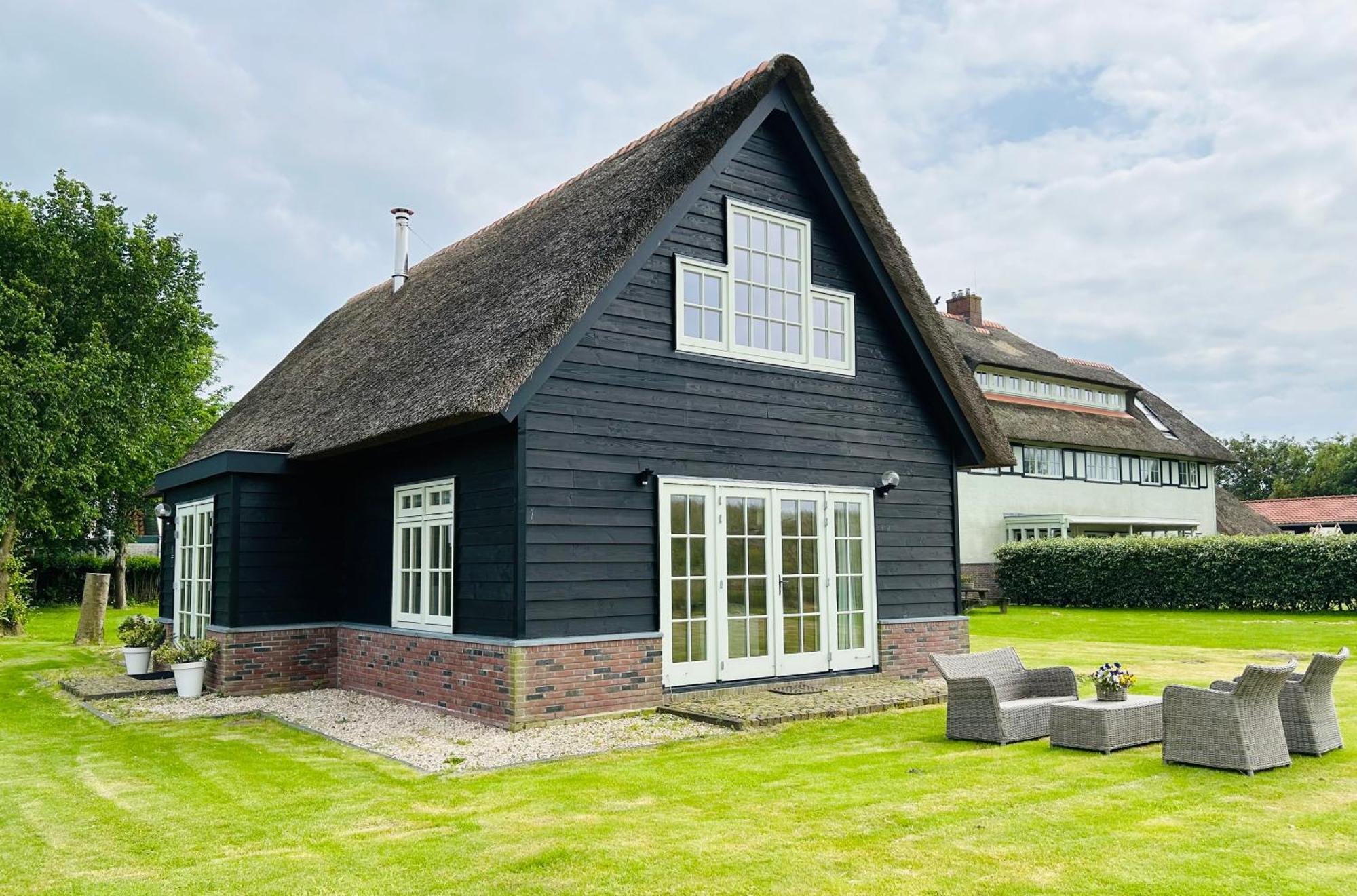 Villa Nieuwland B&B Den Oever Exterior photo
